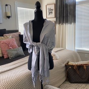 APT 9 pashmina, NWT! Gorgeous silvery gray.